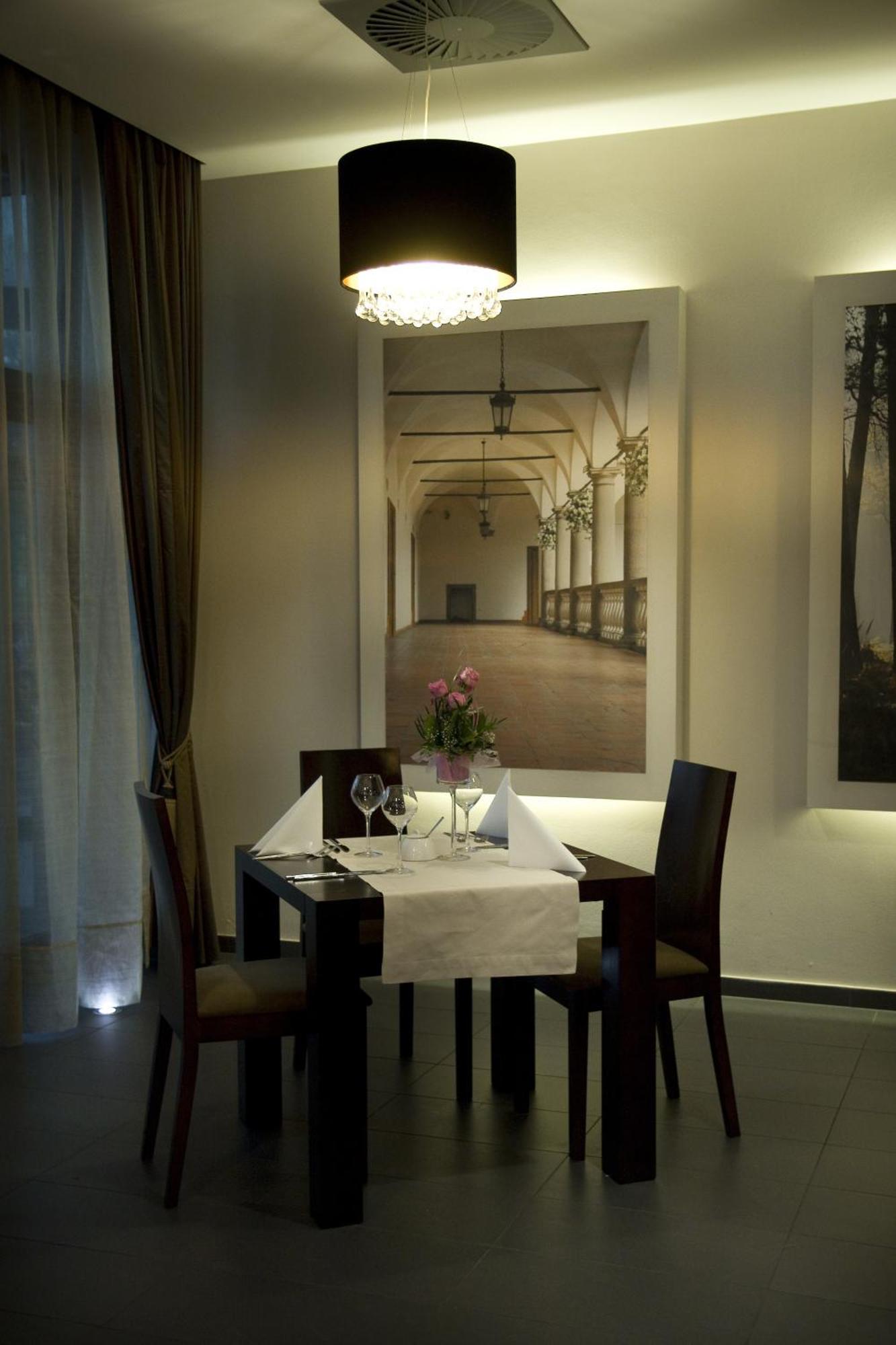 Hotel Niepołomice Eksteriør billede