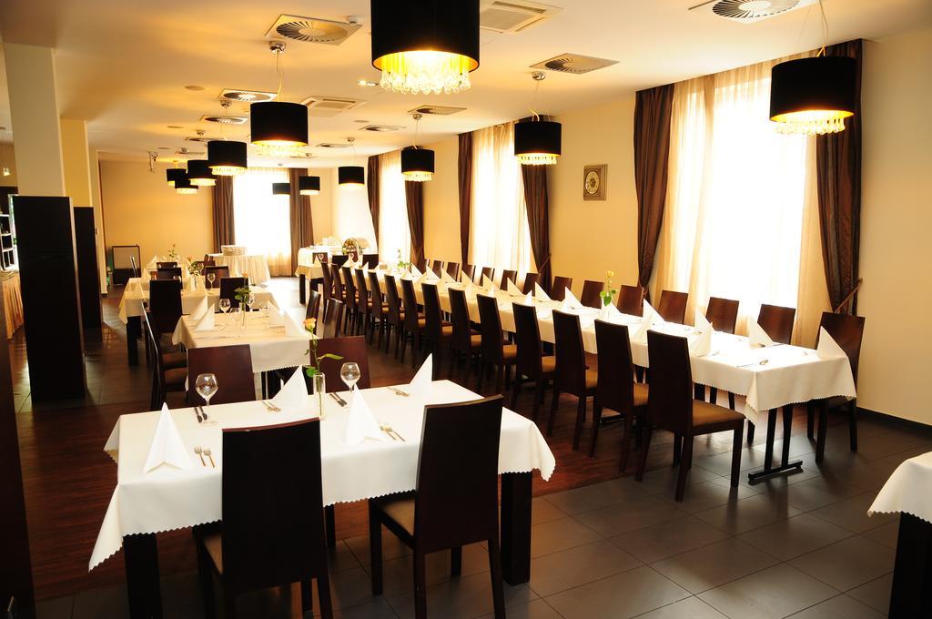 Hotel Niepołomice Eksteriør billede