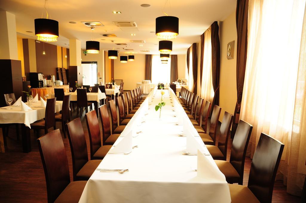 Hotel Niepołomice Eksteriør billede