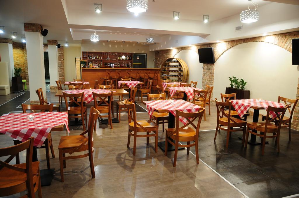 Hotel Niepołomice Eksteriør billede